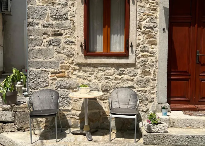 Poli Luce Apartment Gracisce